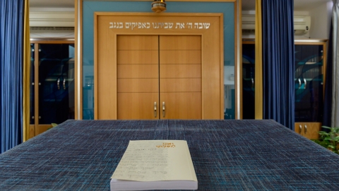 ארון הקודש בבית הכנסת